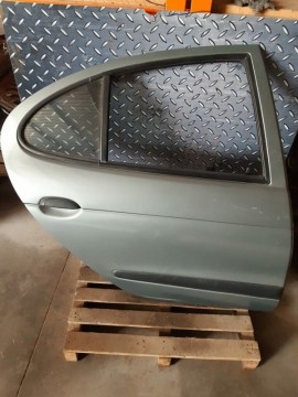 Puerta Trasera Derecha [Renault Megane 5P 2001]